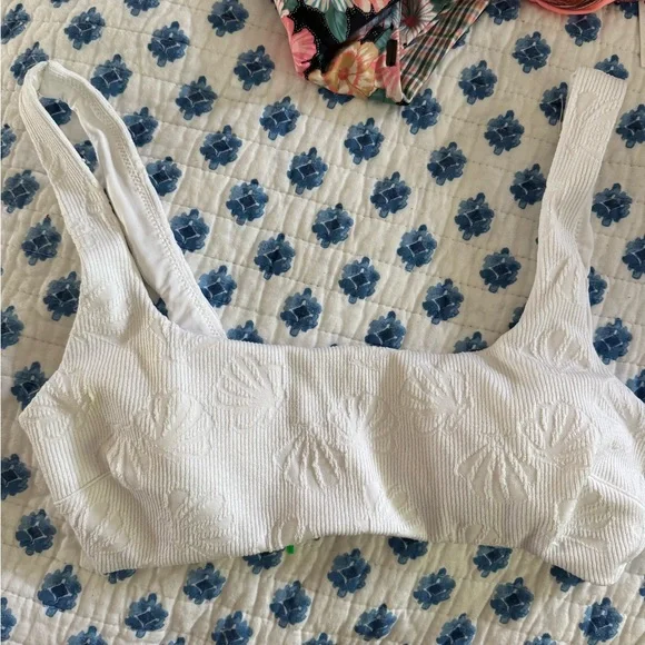 Aerie Medium White Textured Bikini Top Shell - Picture 1 of 3